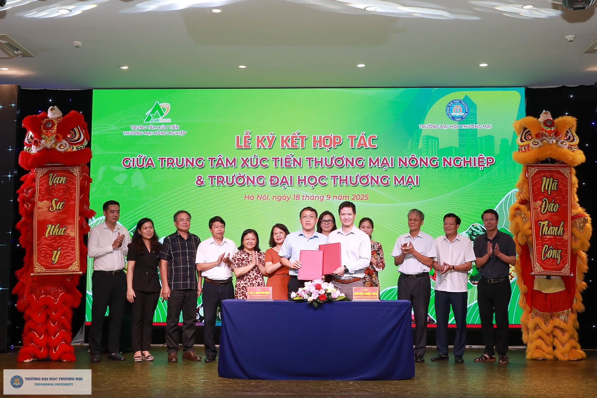 Lễ ký kết Biên bản ghi nhớ hợp tác giữa Trường Đại học Thương mại và Trung tâm Xúc tiến thương mại nông nghiệp