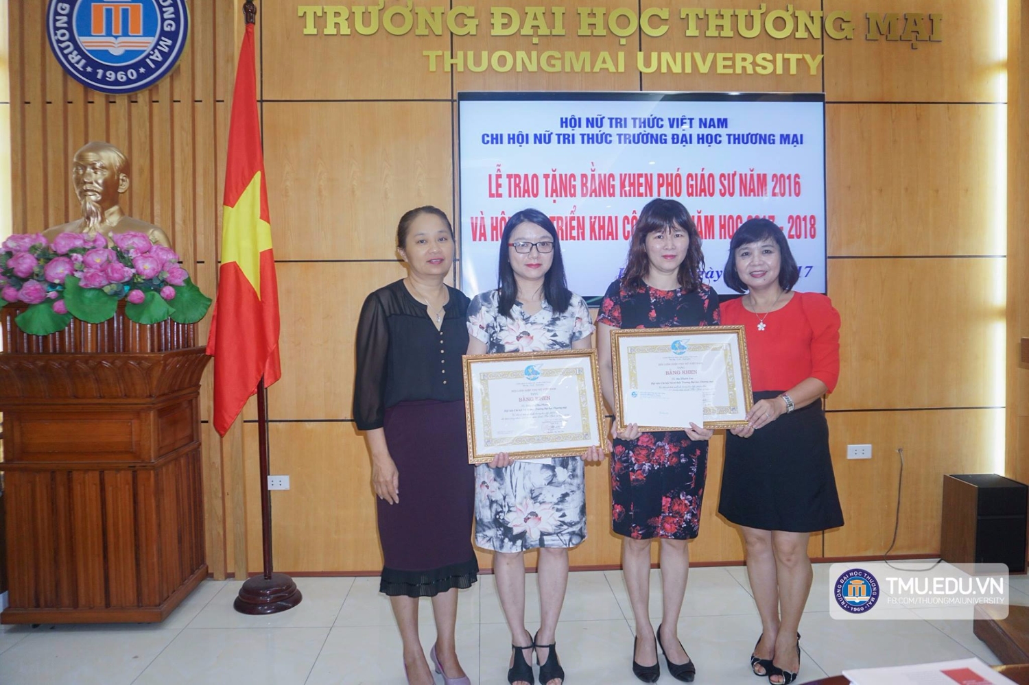 HỘI LHPN VN TRAO TẶNG BẰNG KHEN CHO CÁC HỘI VIÊN CHI HỘI NỮ TRÍ THỨC TRƯỜNG ĐẠI HỌC THƯƠNG MẠI ĐẠT CHUẨN CHỨC DANH PHÓ GIÁO SƯ NĂM 2016